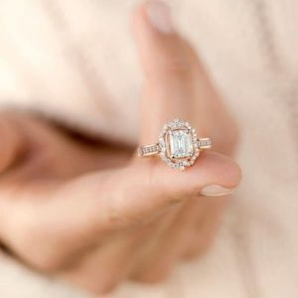 NEW 18K Rose Gold Diamond Halo Radiant Cut Ring A1
